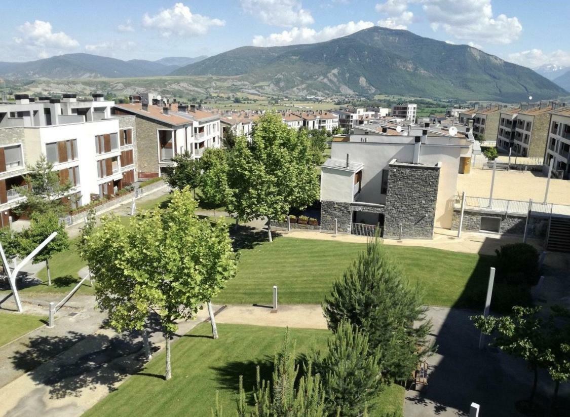 Deluxe Pirineos Apartment Sabinanigo Bagian luar foto