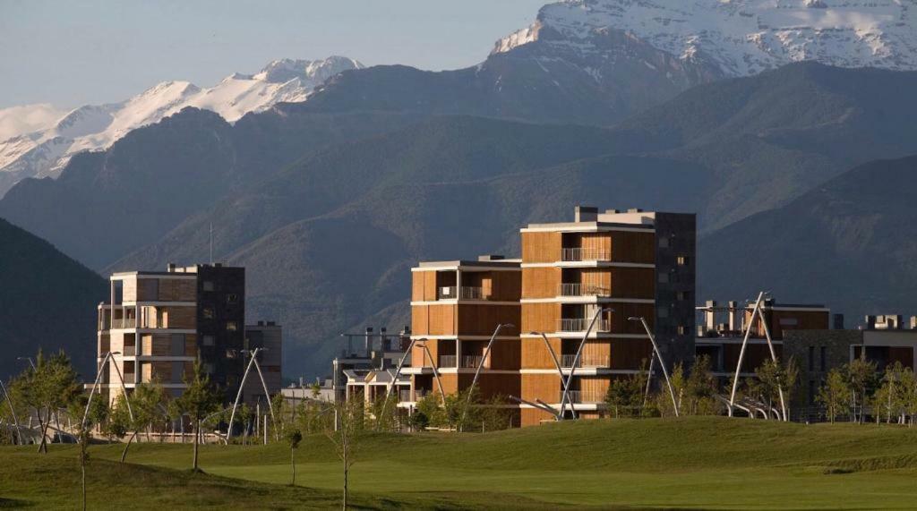 Deluxe Pirineos Apartment Sabinanigo Bagian luar foto