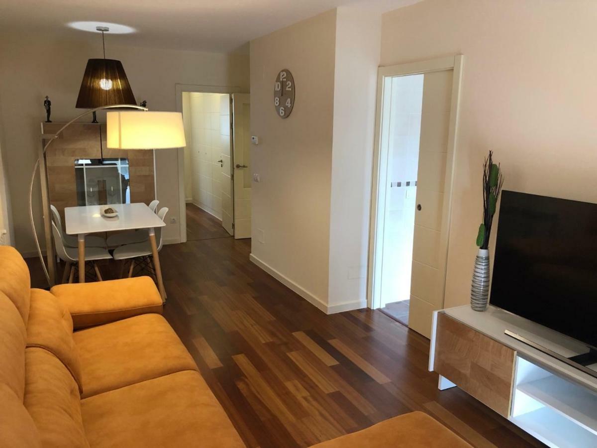 Deluxe Pirineos Apartment Sabinanigo Bagian luar foto
